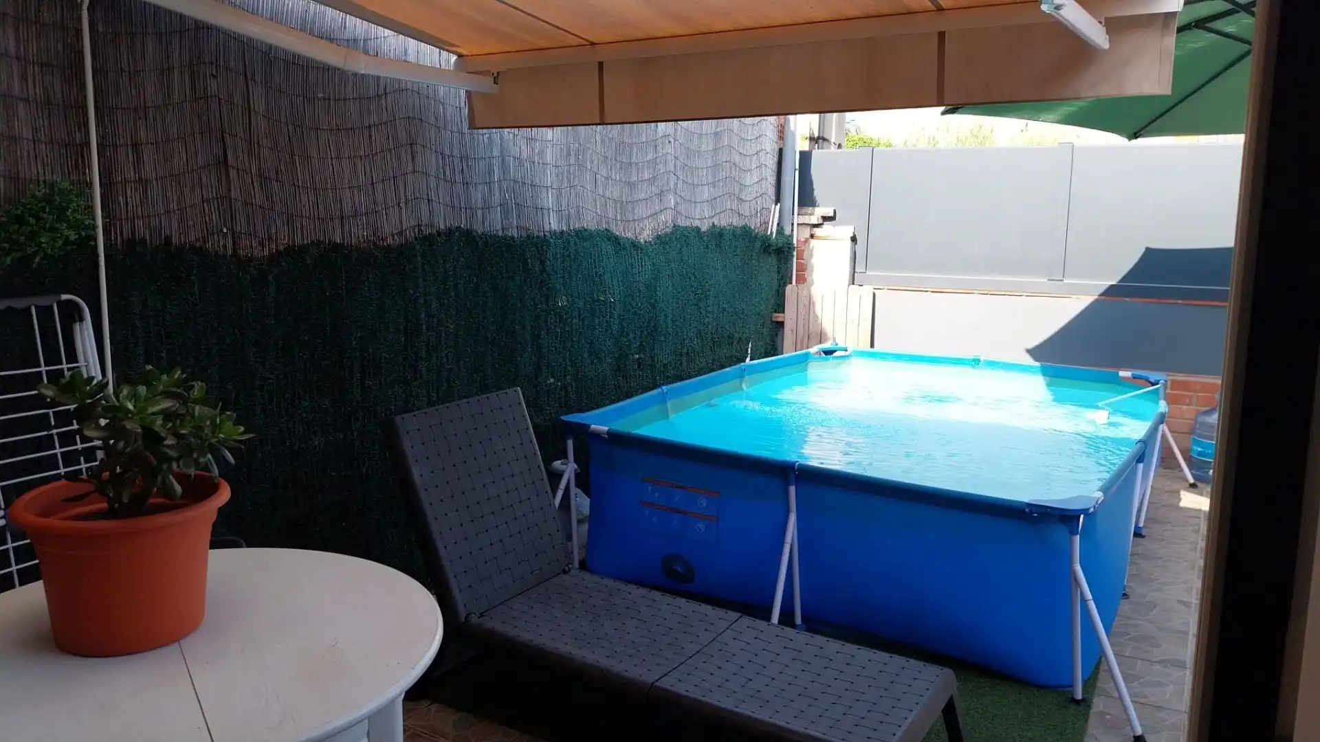 Piscina de Casa adosada en venta en Esparreguera con Aire acondicionado, Calefacción y Jardín privado
