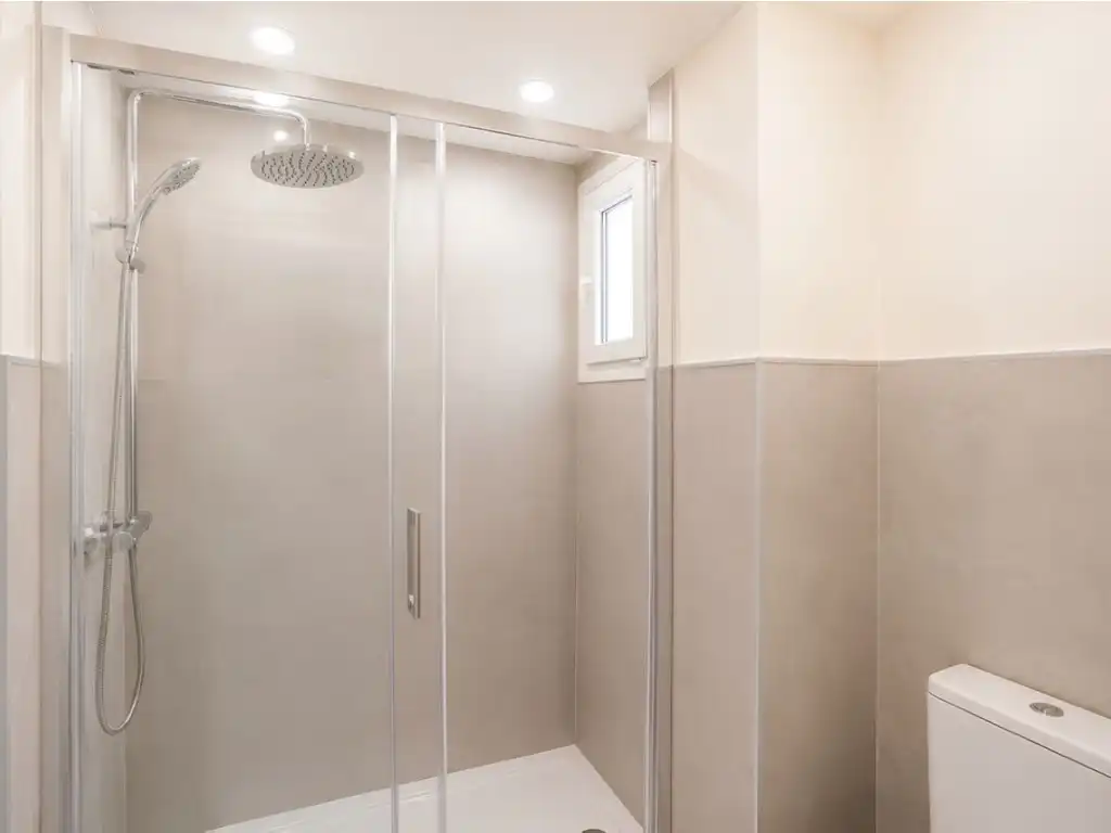 Bathroom of Flat for sale in Fuengirola  with Air Conditioner, Terrace and Swimming Pool