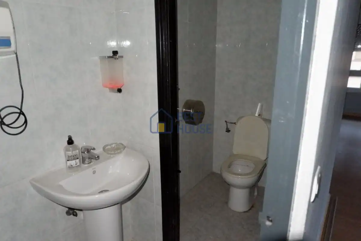 Bany de Oficina de lloguer en León Capital 