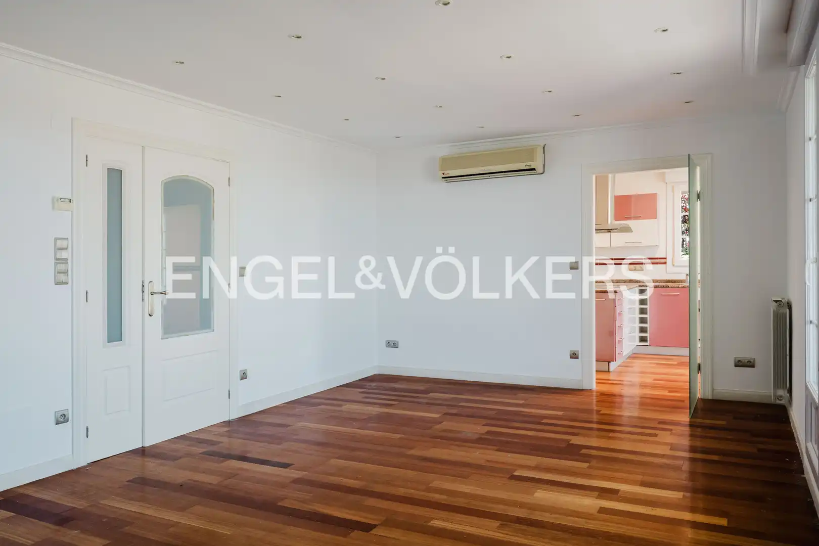 Sala de estar de Finca rústica en venta en Hendaye con Aire acondicionado, Calefacción y Jardín privado