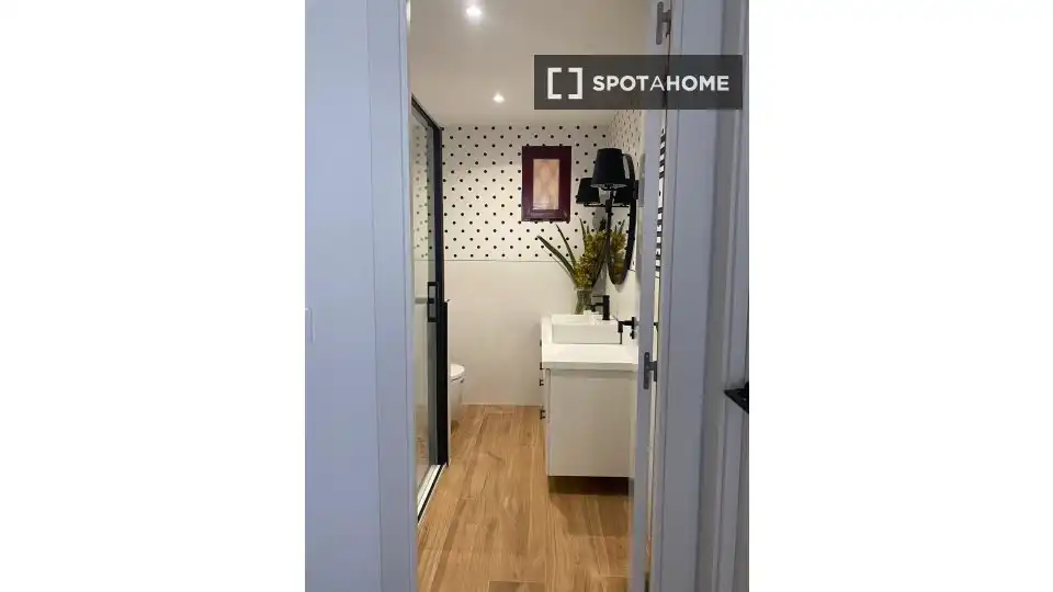 Bany de Apartament per a compartir en Alicante / Alacant amb Aire condicionat, Terrassa i Moblat