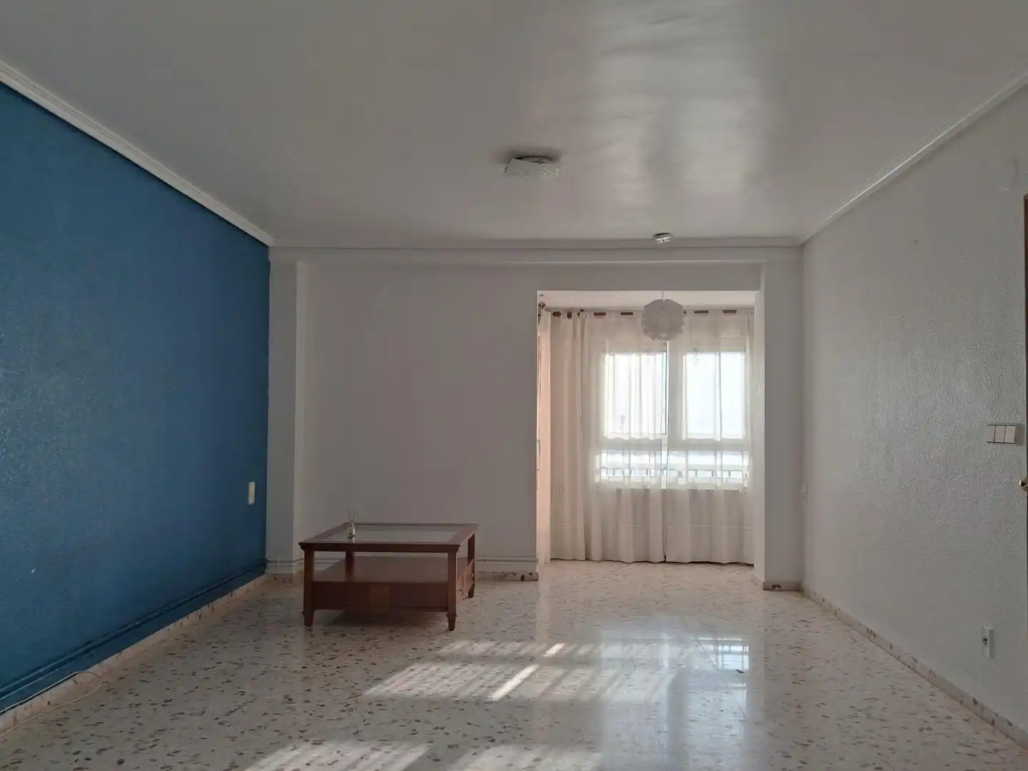 Living room of Flat for sale in Requena, Valencia