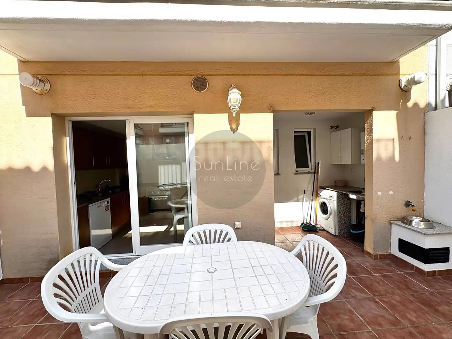 Terrasse von Einfamilien-Reihenhaus zur Miete in Moncada mit Klimaanlage, Privatgarten und Terrasse
