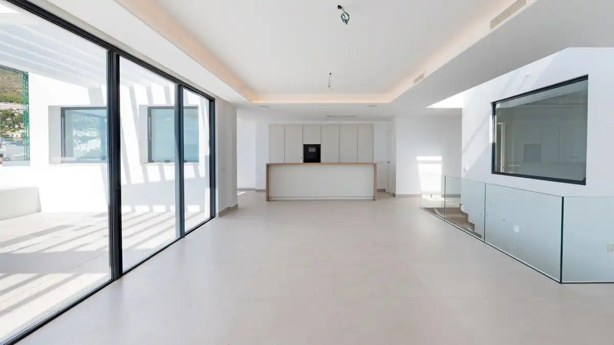 Wohnzimmer von Einfamilien-Reihenhaus zum Verkauf in Benalmádena mit Klimaanlage, Terrasse und Abstellraum
