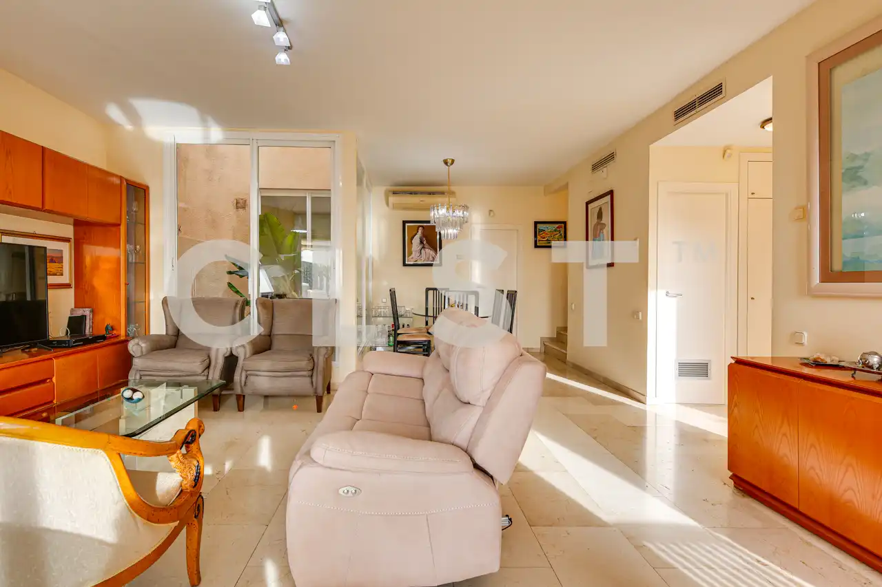 Casa con terraza en venta en Vallpineda - Santa Bárbara, imagen 7