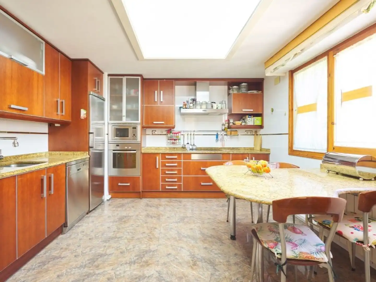 Cuina de Casa o xalet en venda en Zaragoza amb Aire condicionat, Calefacció i Jardí privat