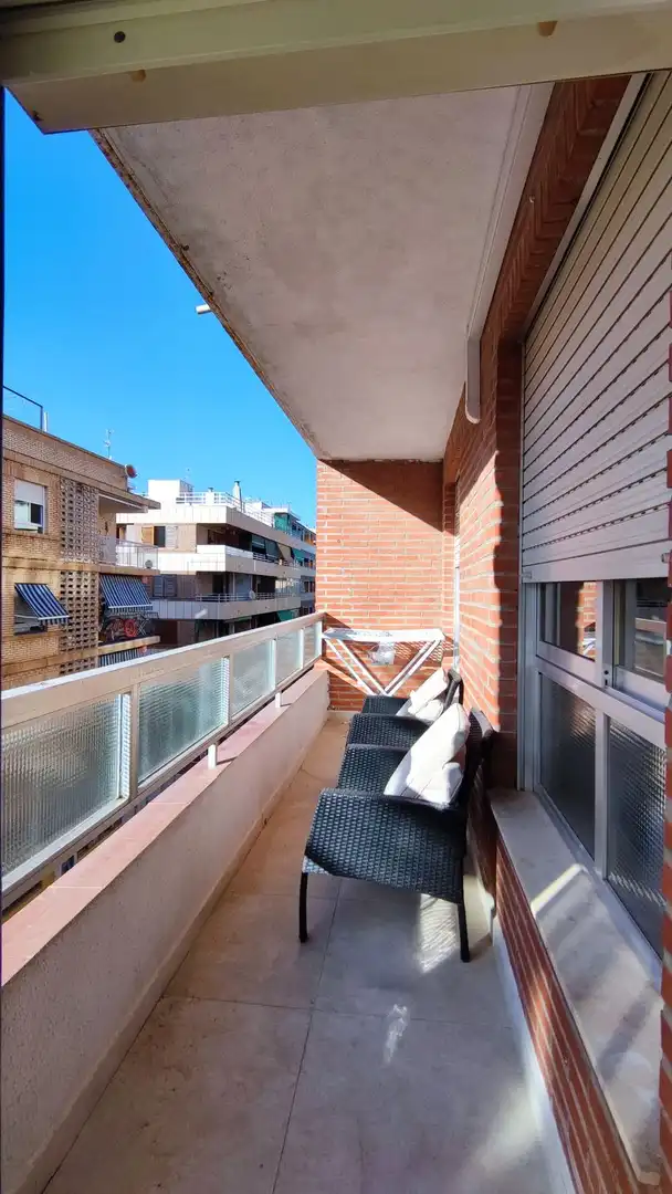 Terrassa de Pis de lloguer en Torrevieja amb Aire condicionat i Balcó