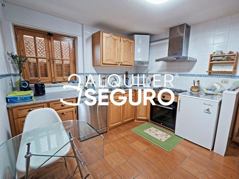 Cuina de Casa o xalet de lloguer en Anguita amb Terrassa i Moblat