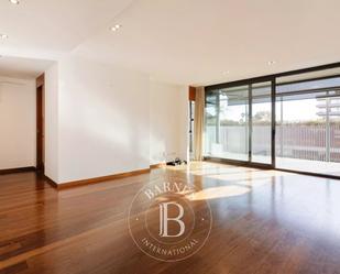 Exterior view of Flat for sale in  Barcelona Capital  with Air Conditioner, Heating and Terrace