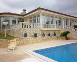 Vista exterior de Casa o xalet en venda en Salomó amb Jardí privat, Terrassa i Piscina