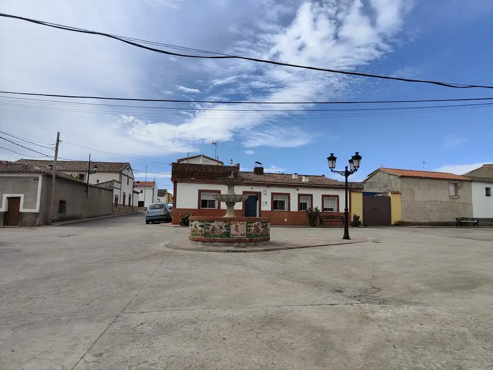 Vista exterior de Casa o xalet en venda en Azután amb Calefacció i Traster