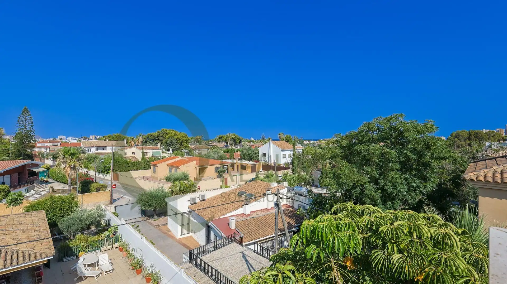 Vista exterior de Casa o xalet en venda en Alicante / Alacant amb Calefacció, Jardí privat i Traster
