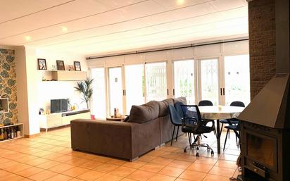 Sala d'estar de Casa o xalet en venda en Corbera amb Aire condicionat, Terrassa i Piscina