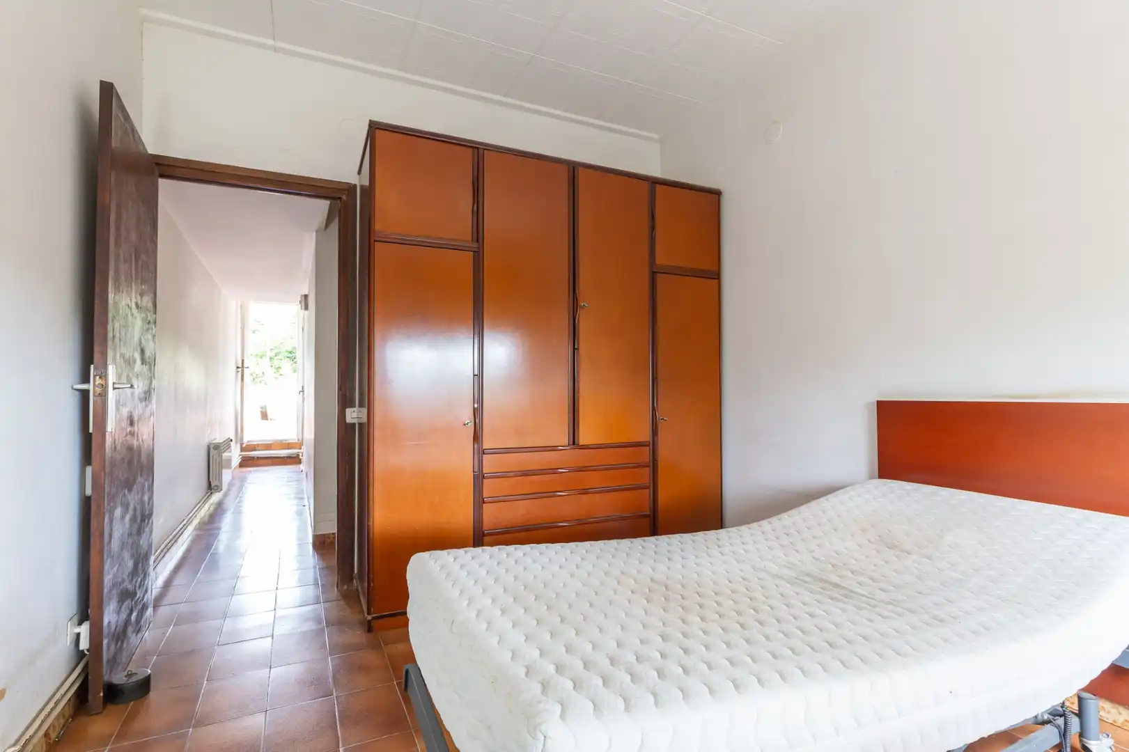 Habitación de Casa adosada en venta en Esplugues de Llobregat con Calefacción, Terraza y Alarma