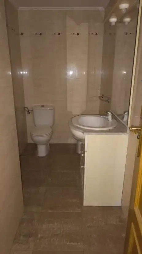 Bany de Pis en venda en Castellón de la Plana / Castelló de la Plana amb Terrassa i Alarma