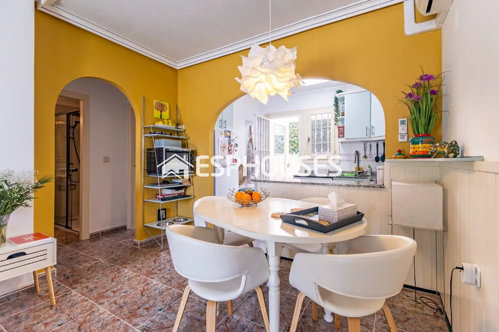 Esszimmer von Erdgeschoss zum Verkauf in Guardamar del Segura mit Klimaanlage, Terrasse und Balkon
