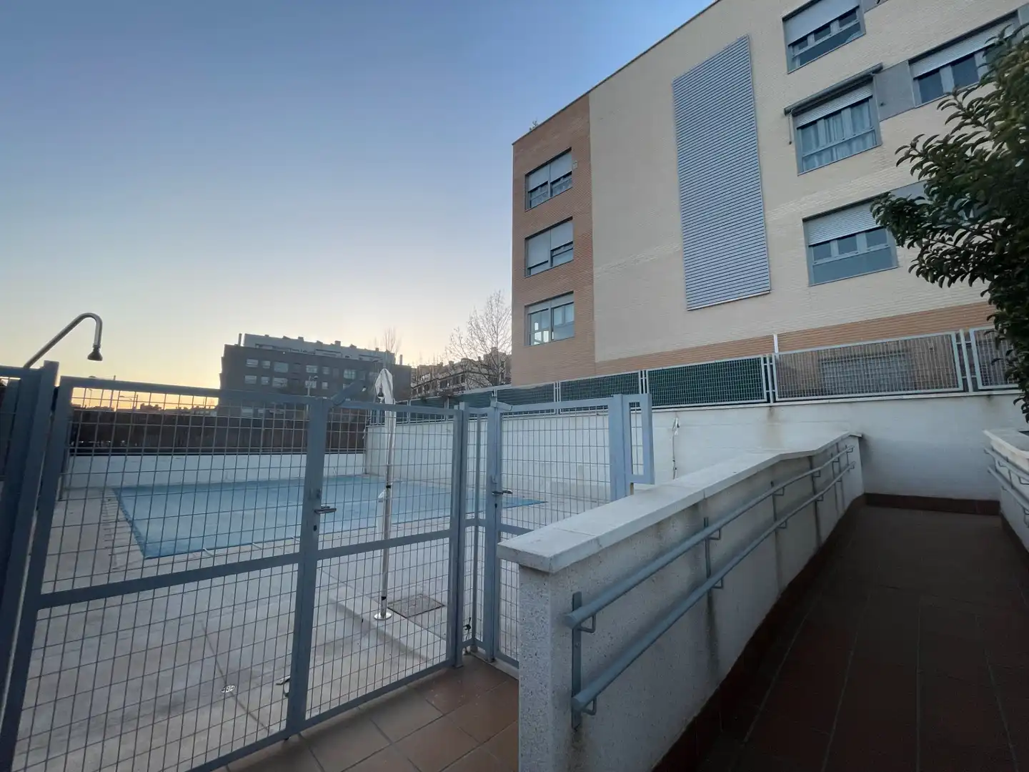 Außenansicht von Wohnung zur Miete in San Sebastián de los Reyes mit Heizung, Abstellraum und Ofen