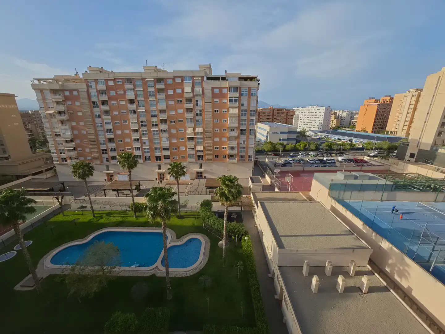 Vista exterior de Pis en venda en Alicante / Alacant amb Aire condicionat, Terrassa i Piscina comunitària