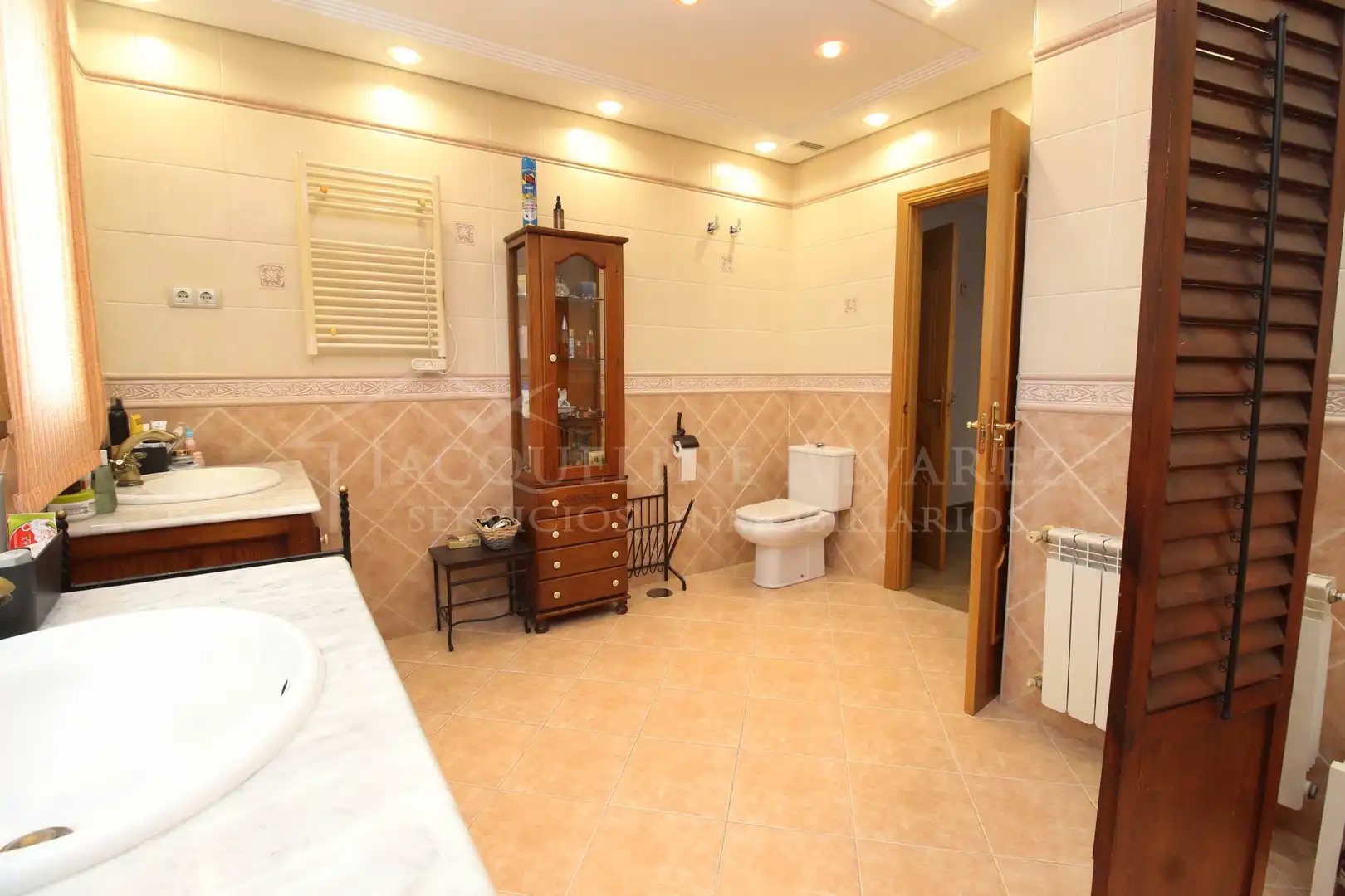 Bany de Casa o xalet en venda en Yeles amb Calefacció, Jardí privat i Piscina