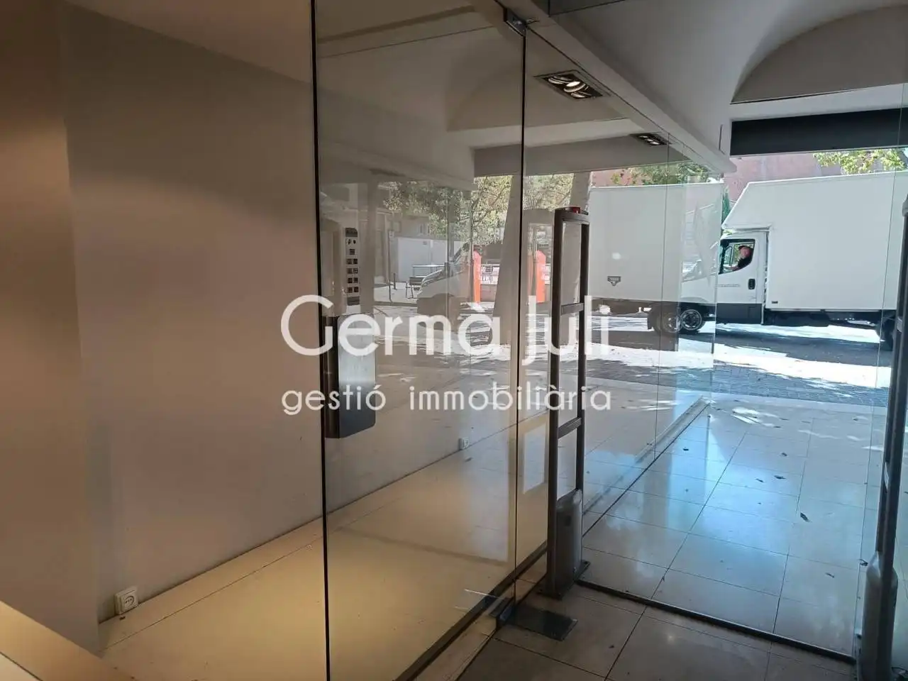 Local de alquiler en Badalona con Aire acondicionado