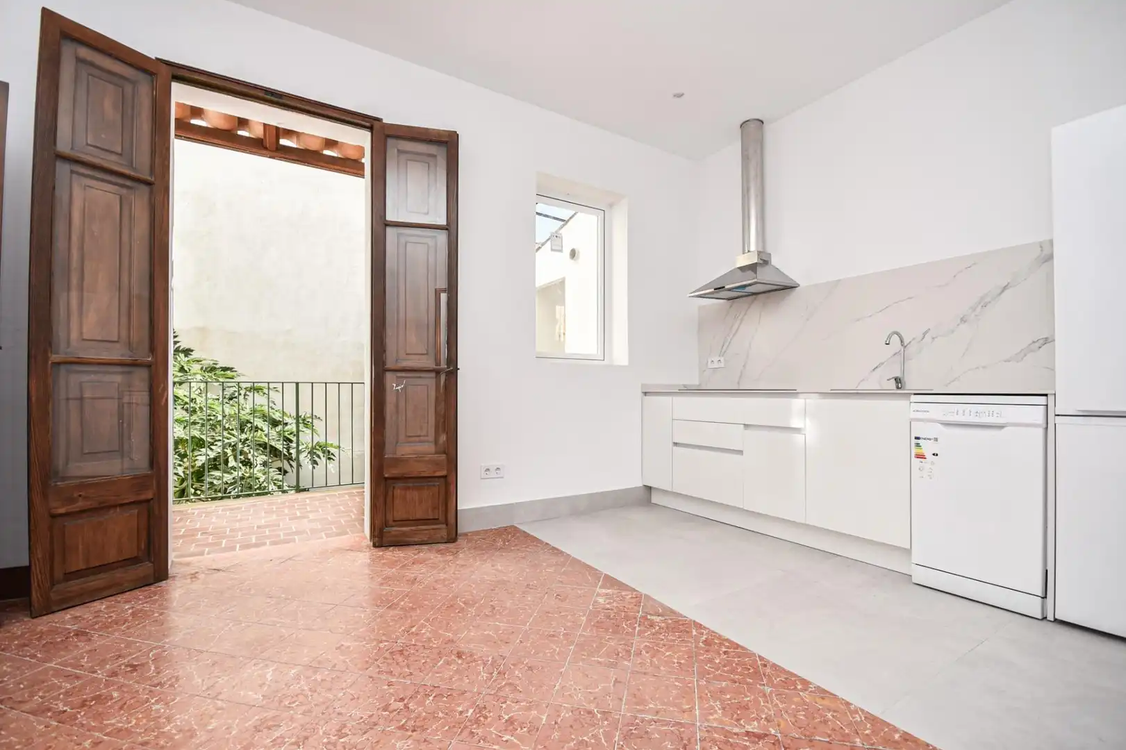 Küche von Wohnung zur Miete in  Palma de Mallorca mit Terrasse, Abstellraum und Balkon