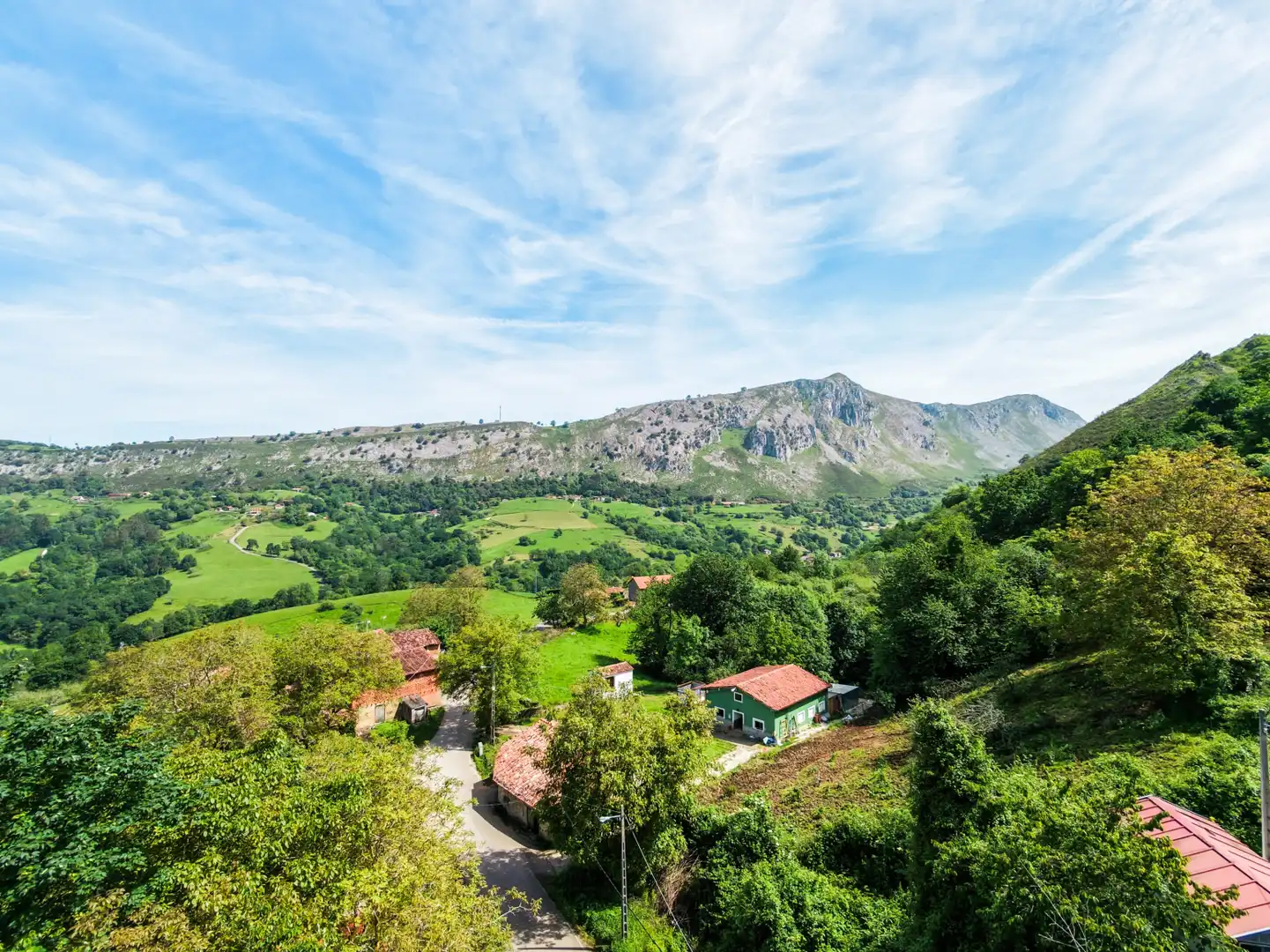 Vista exterior de Casa o xalet en venda en Llanes amb Calefacció