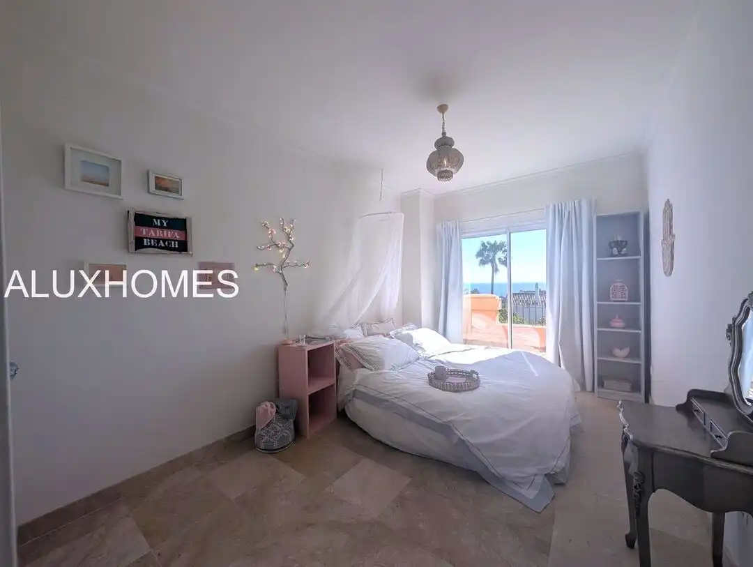 Habitación de Casa o chalet en venta en La Alcaidesa con Aire acondicionado, Calefacción y Jardín privado