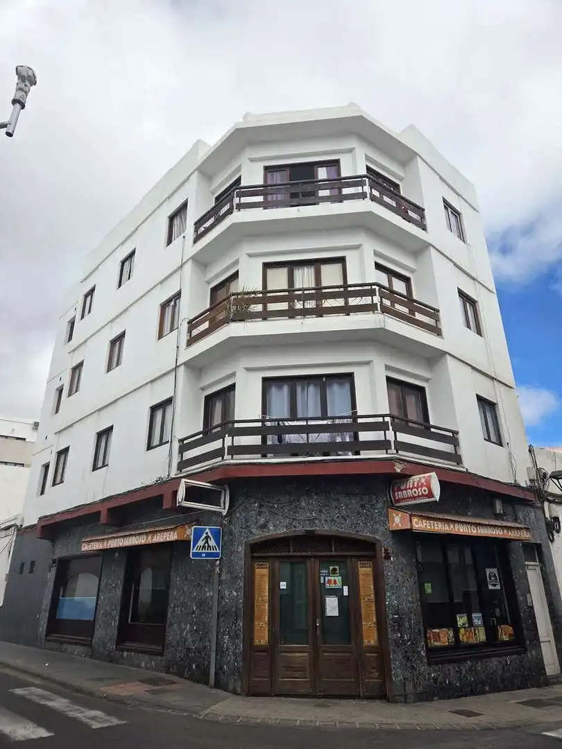 Vista exterior de Edificio en venta en Arrecife