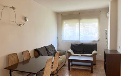 Sala d'estar de Apartament en venda en  Madrid Capital