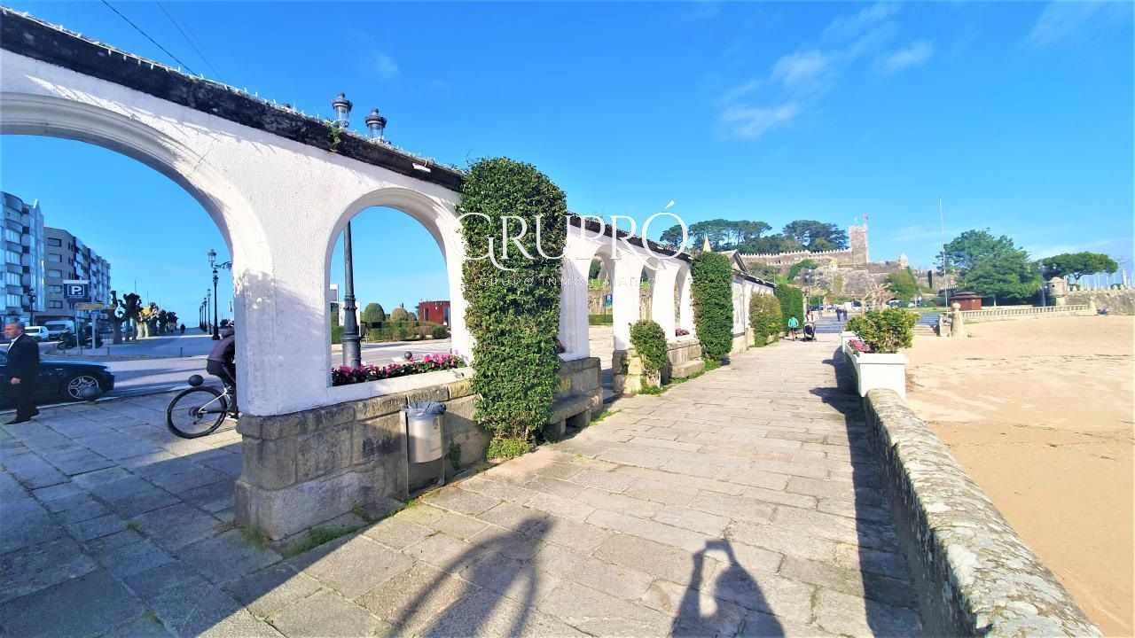 Vista exterior de Edifici en venda en Baiona