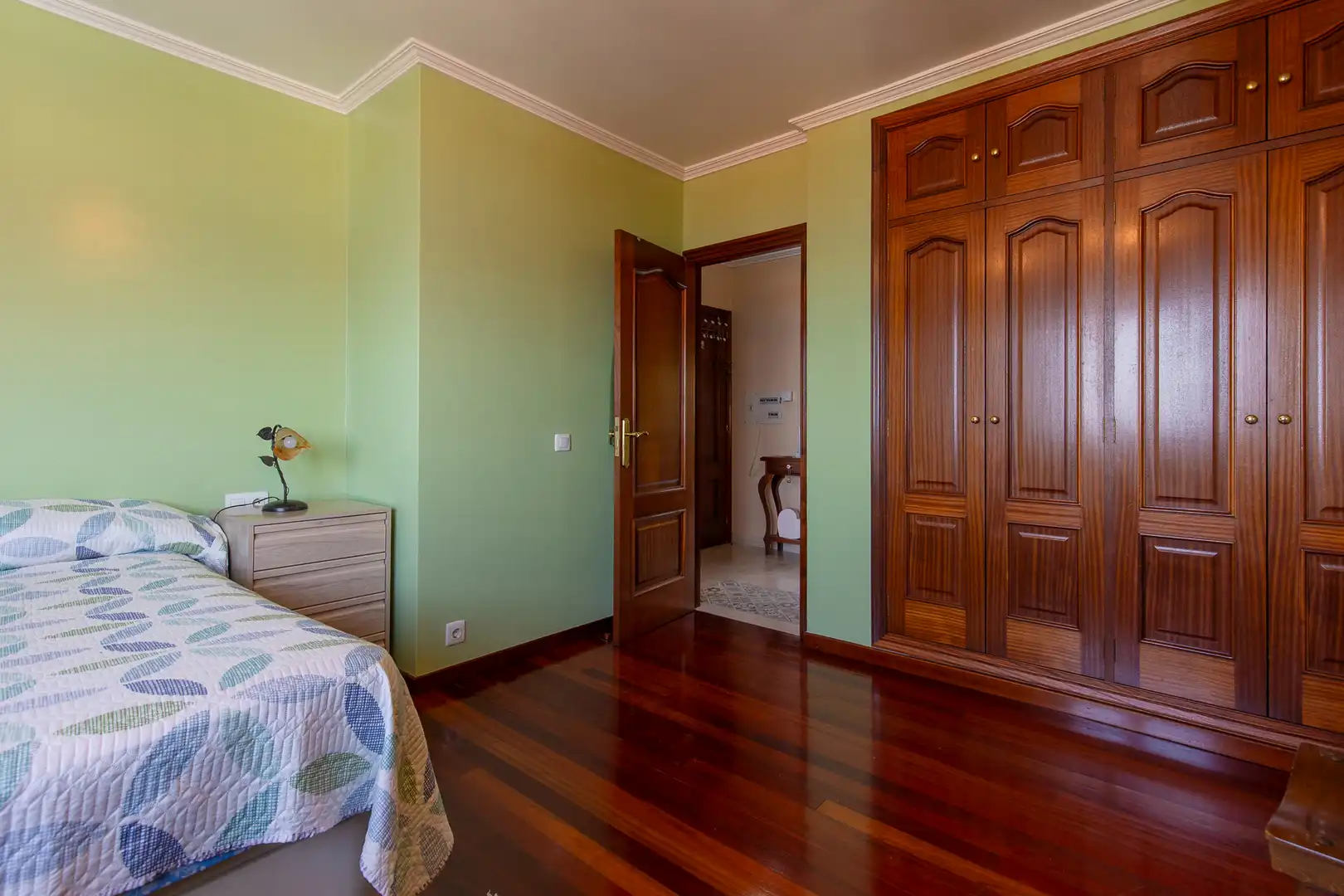 Dormitori de Casa o xalet en venda en A Pobra do Caramiñal amb Calefacció, Jardí privat i Parquet