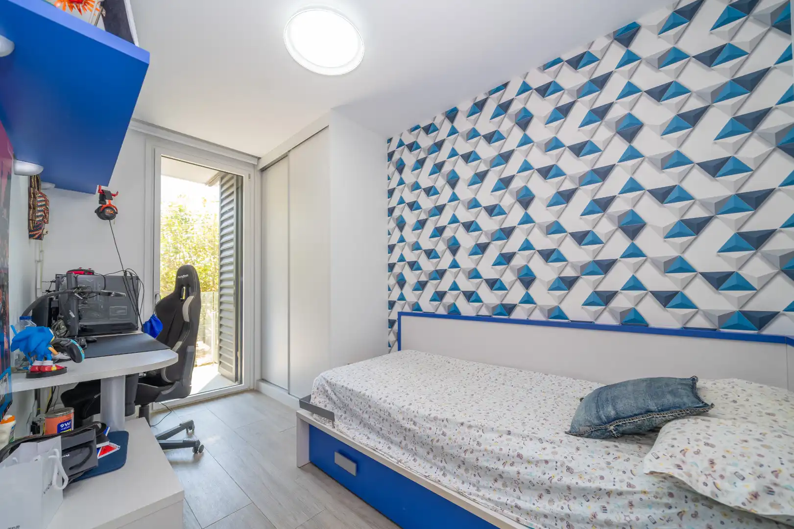 Schlafzimmer von Dachboden zum Verkauf in Calella mit Klimaanlage, Terrasse und Schwimmbad