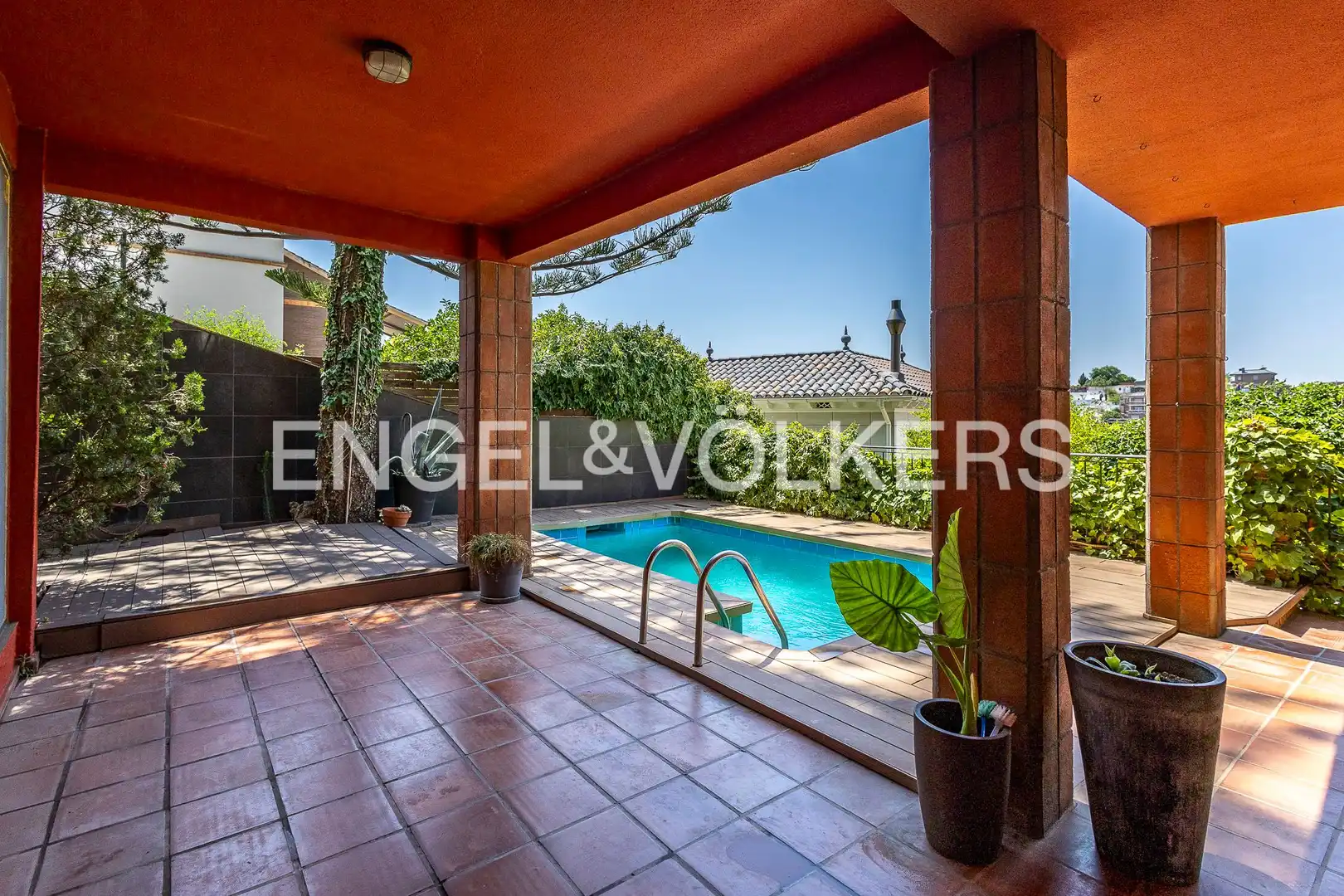 Vista exterior de Casa o chalet de alquiler en Esplugues de Llobregat con Aire acondicionado, Calefacción y Jardín privado