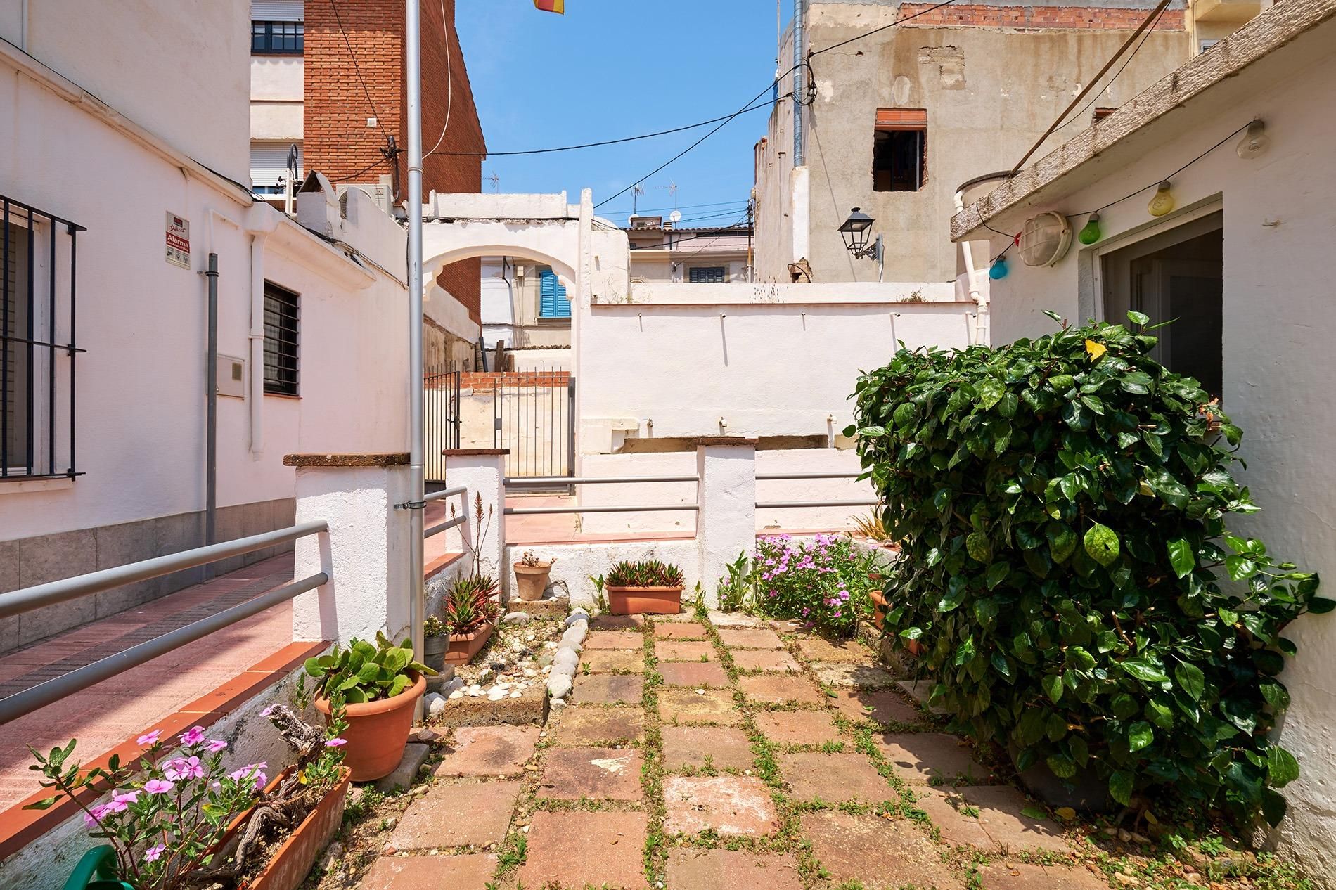 Vista exterior de Casa o xalet en venda en Vilassar de Mar amb Calefacció, Jardí privat i Terrassa