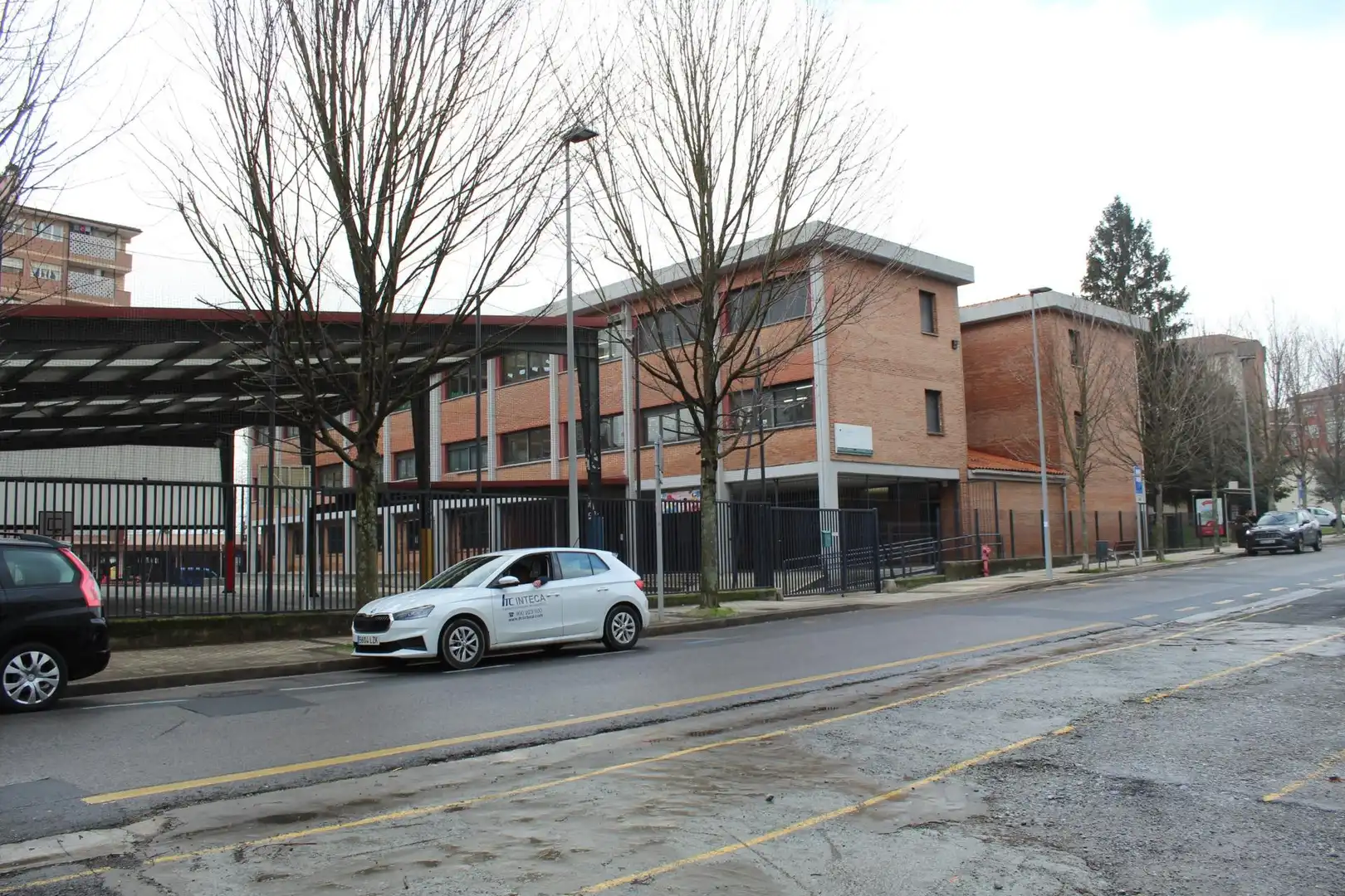 Außenansicht von Fabrikhallen zum Verkauf in Irun 