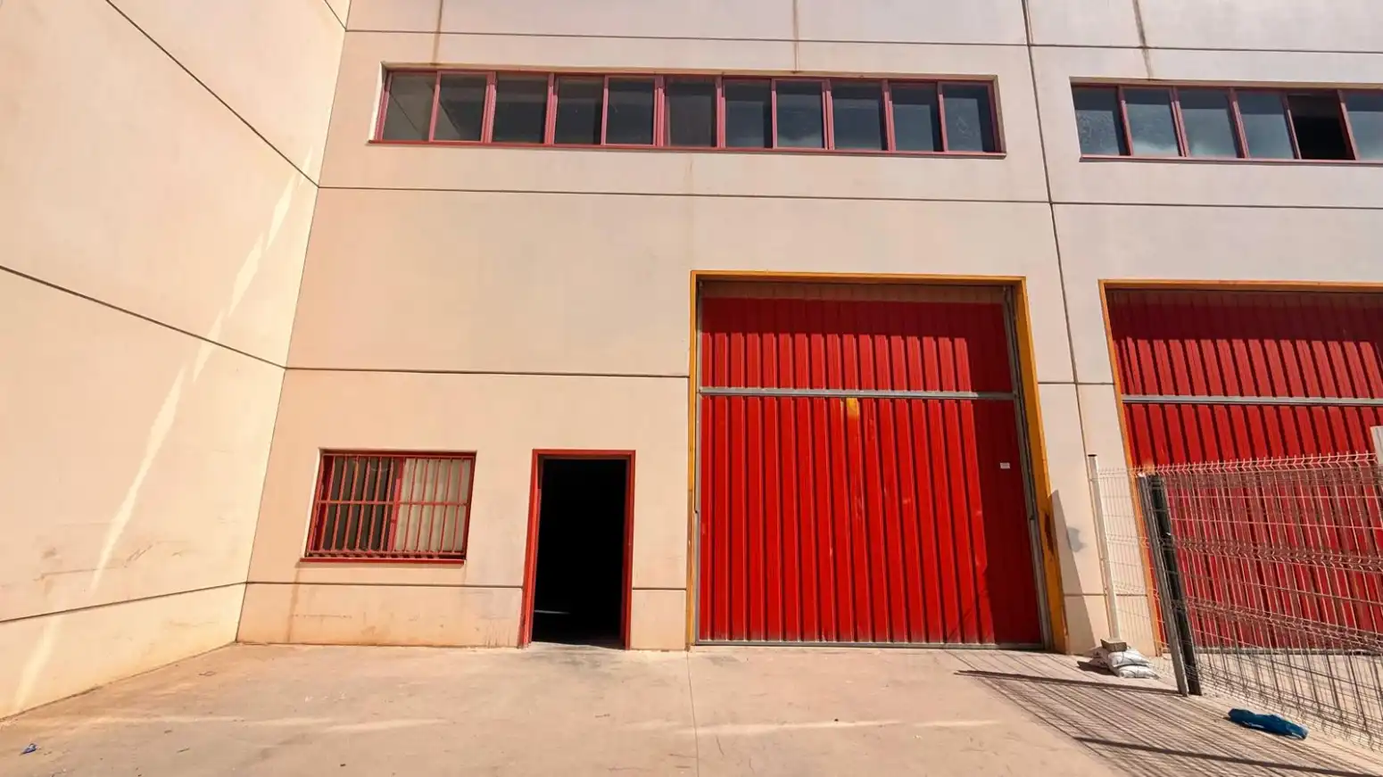 Vista exterior de Nau industrial de lloguer en Sagunto / Sagunt