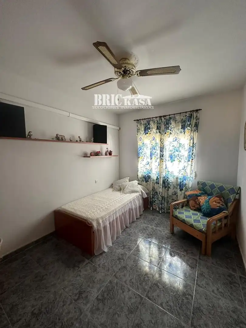Schlafzimmer von Einfamilien-Reihenhaus zum Verkauf in Torreorgaz mit Klimaanlage, Heizung und Abstellraum