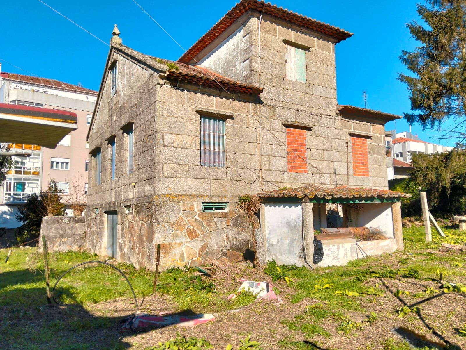 Vista exterior de Casa o xalet en venda en Vigo  amb Jardí privat, Parquet i Terrassa