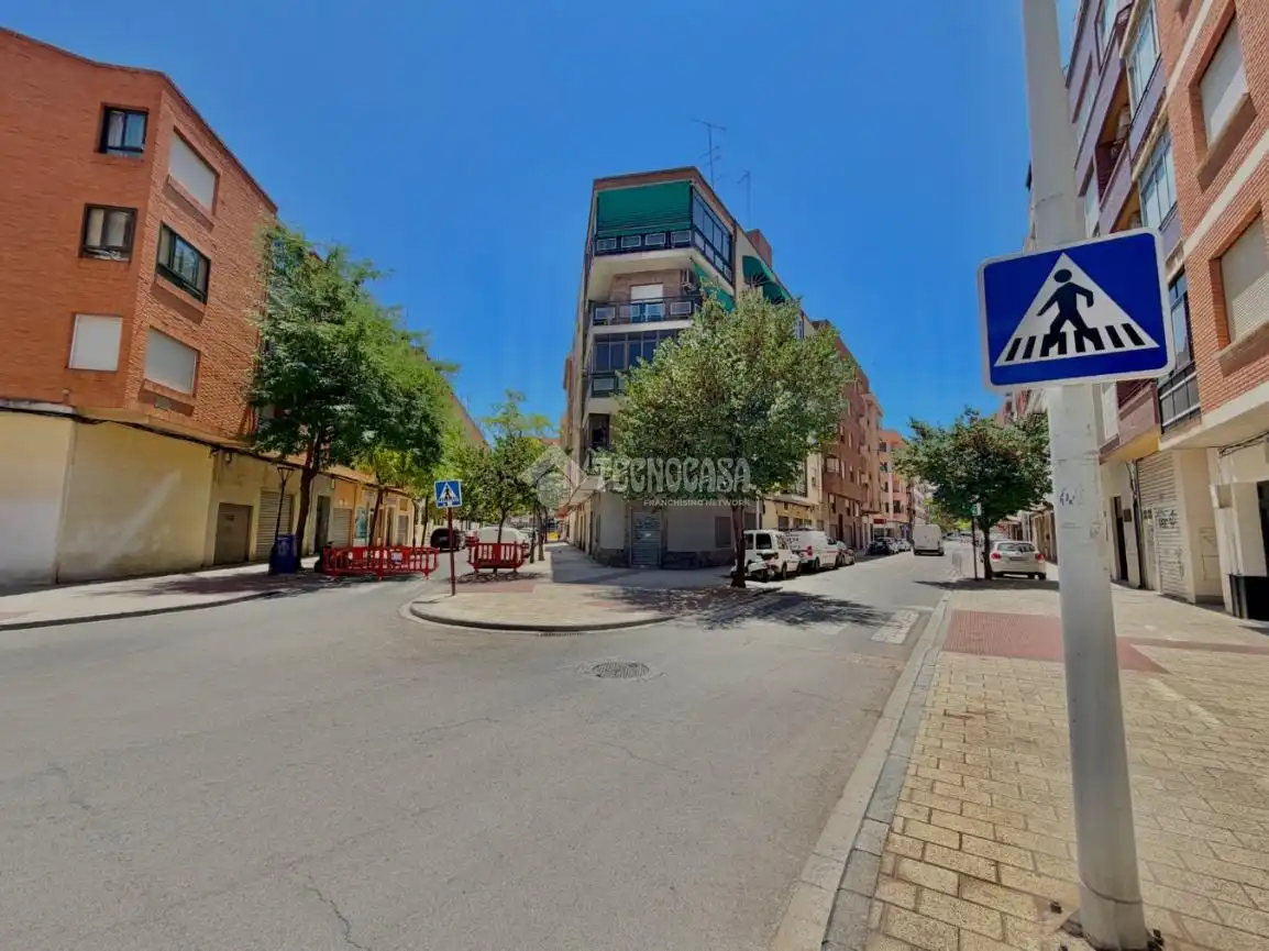Vista exterior de Pis en venda en Albacete amb Terrassa