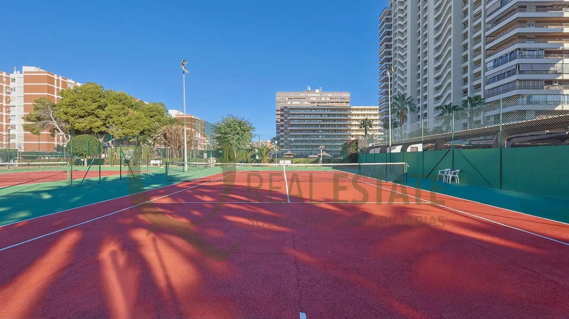 Außenansicht von Wohnung zum Verkauf in Alicante / Alacant mit Heizung, Privatgarten und Terrasse