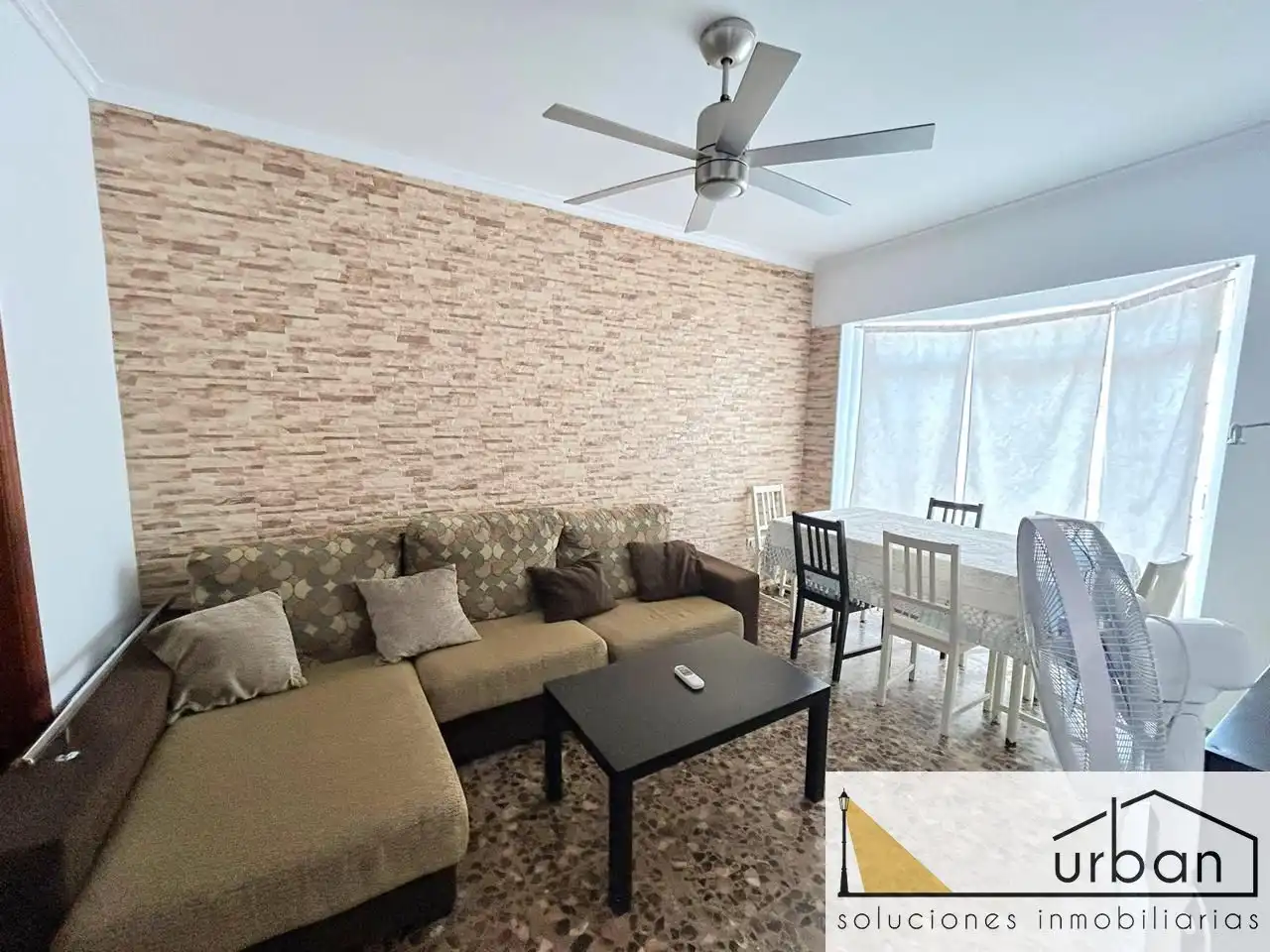 Wohnzimmer von Haus oder Chalet zum Verkauf in Chipiona mit Klimaanlage, Privatgarten und Terrasse