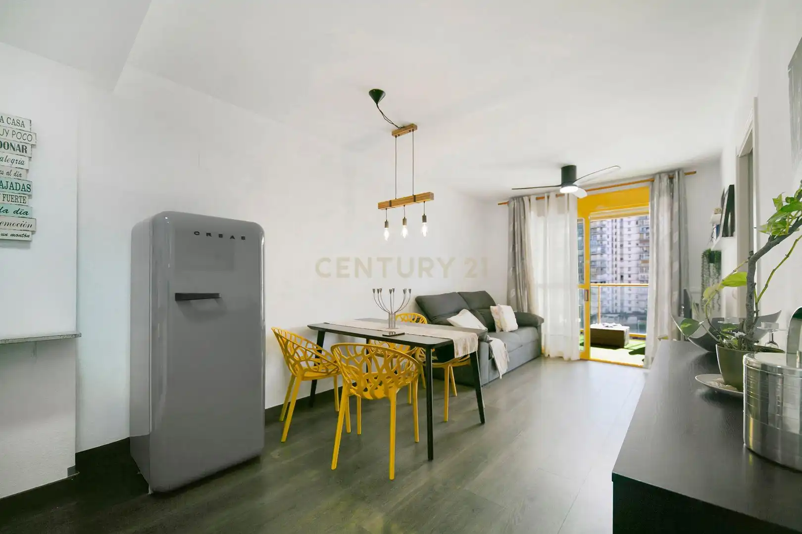 Sala de estar de Apartamento de alquiler en Calpe / Calp con Aire acondicionado, Lavadora y Microondas