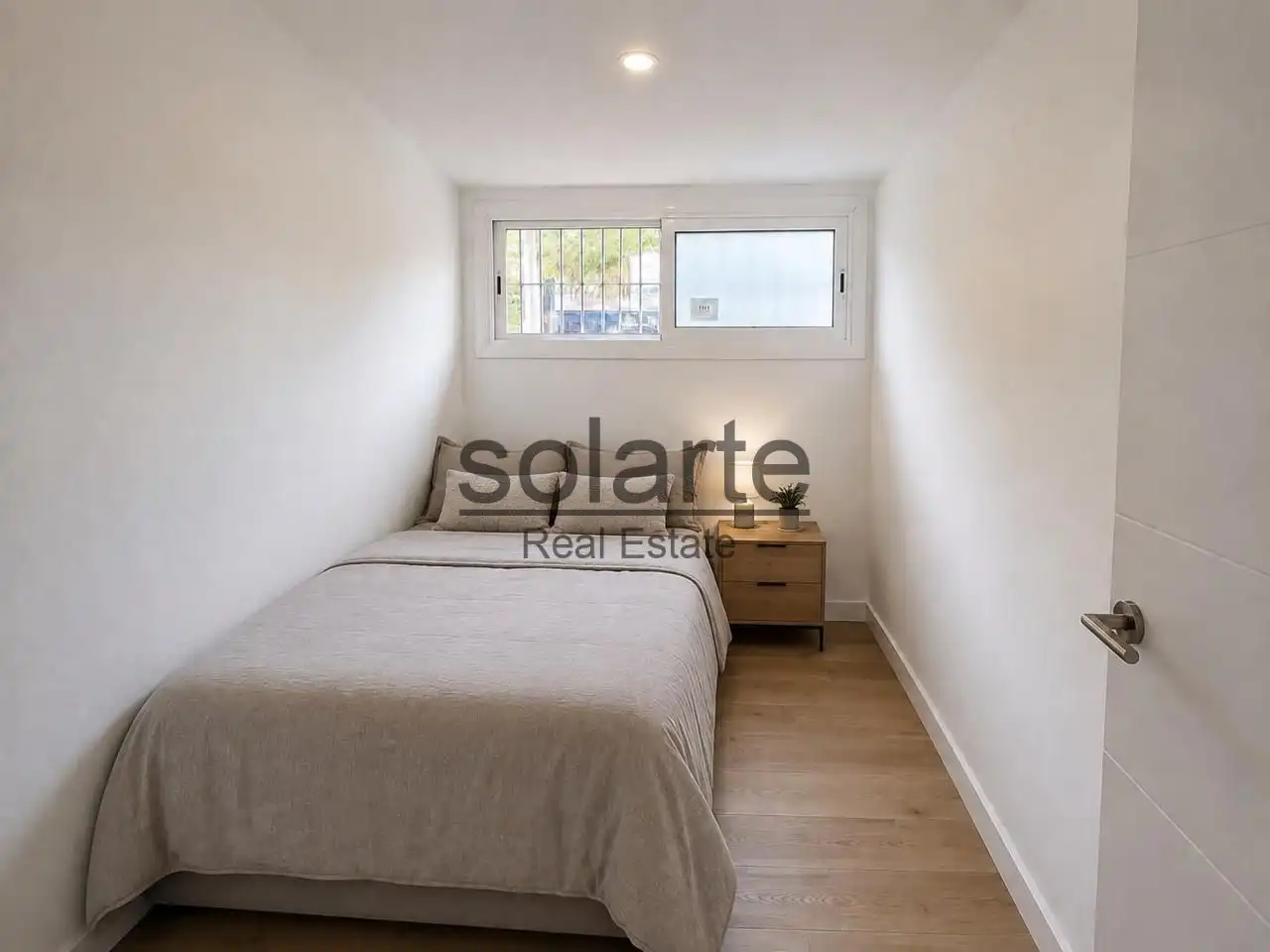 Dormitori de Planta baixa en venda en L'Hospitalet de Llobregat amb Aire condicionat i Parquet