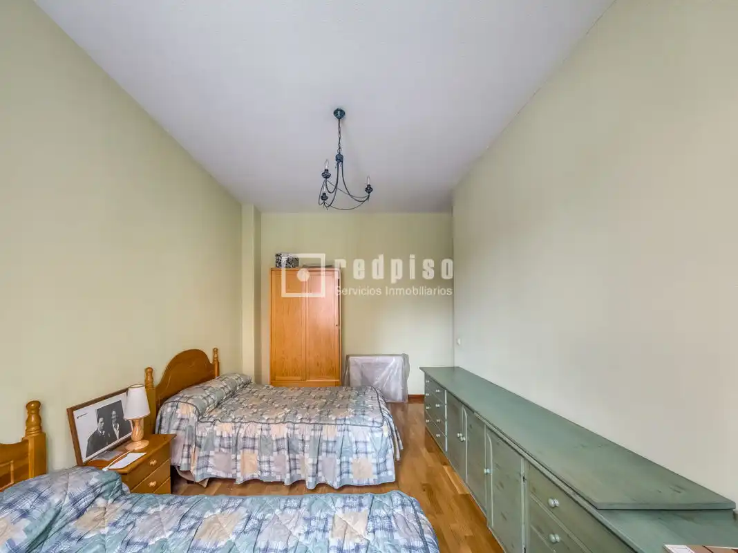 Bedroom of Flat for sale in Madrid  with Heating, Private garden and Parquet flooring