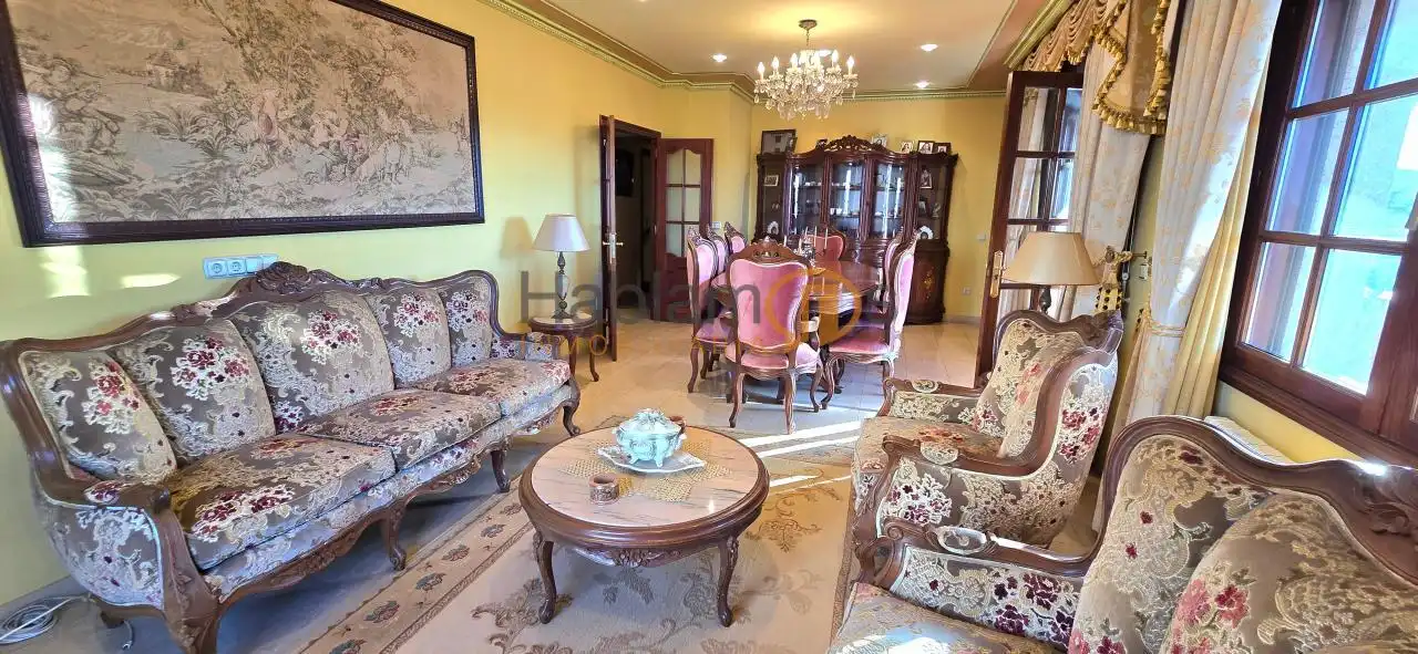 Sala d'estar de Casa o xalet en venda en Vilagarcía de Arousa amb Calefacció, Jardí privat i Terrassa