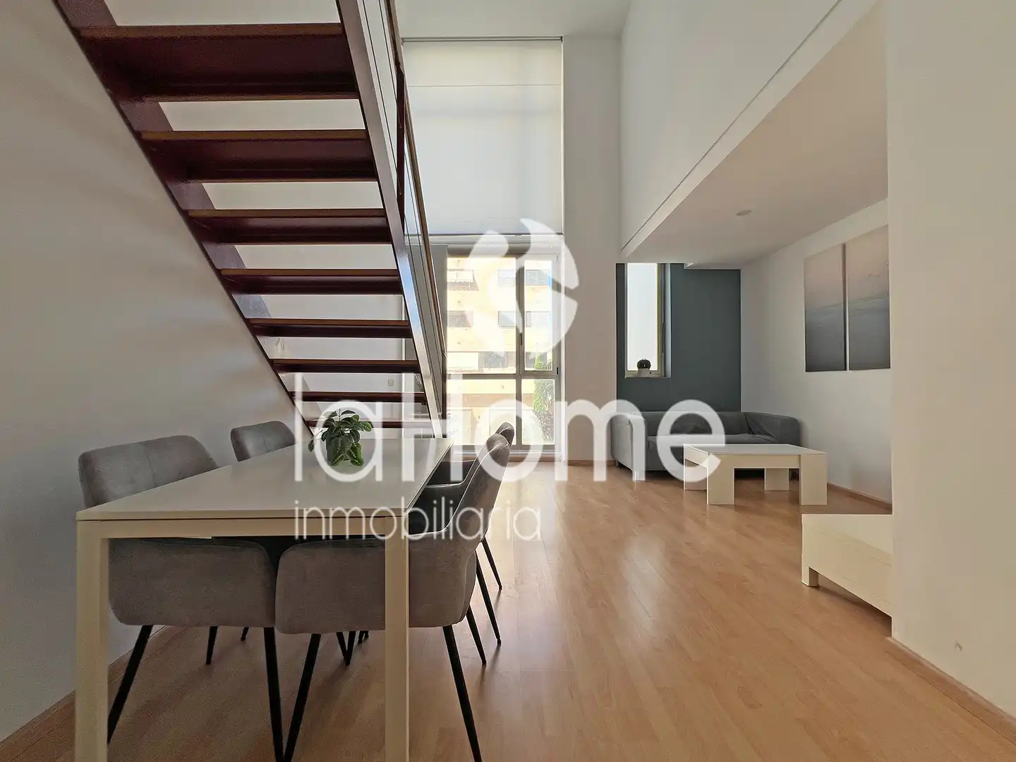 Sala d'estar de Local en venda en Paterna amb Aire condicionat i Parquet