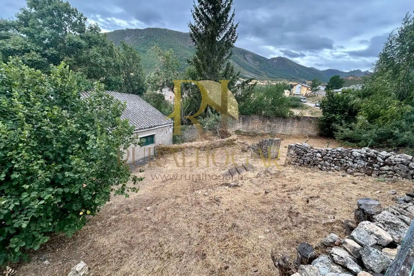 Casa adosada en venta en Cabrillanes con Calefacción, Jardín privado y Amueblado