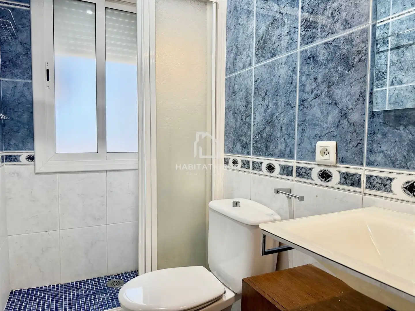 Baño de Dúplex en venta en Girona con Aire acondicionado, Calefacción y Terraza
