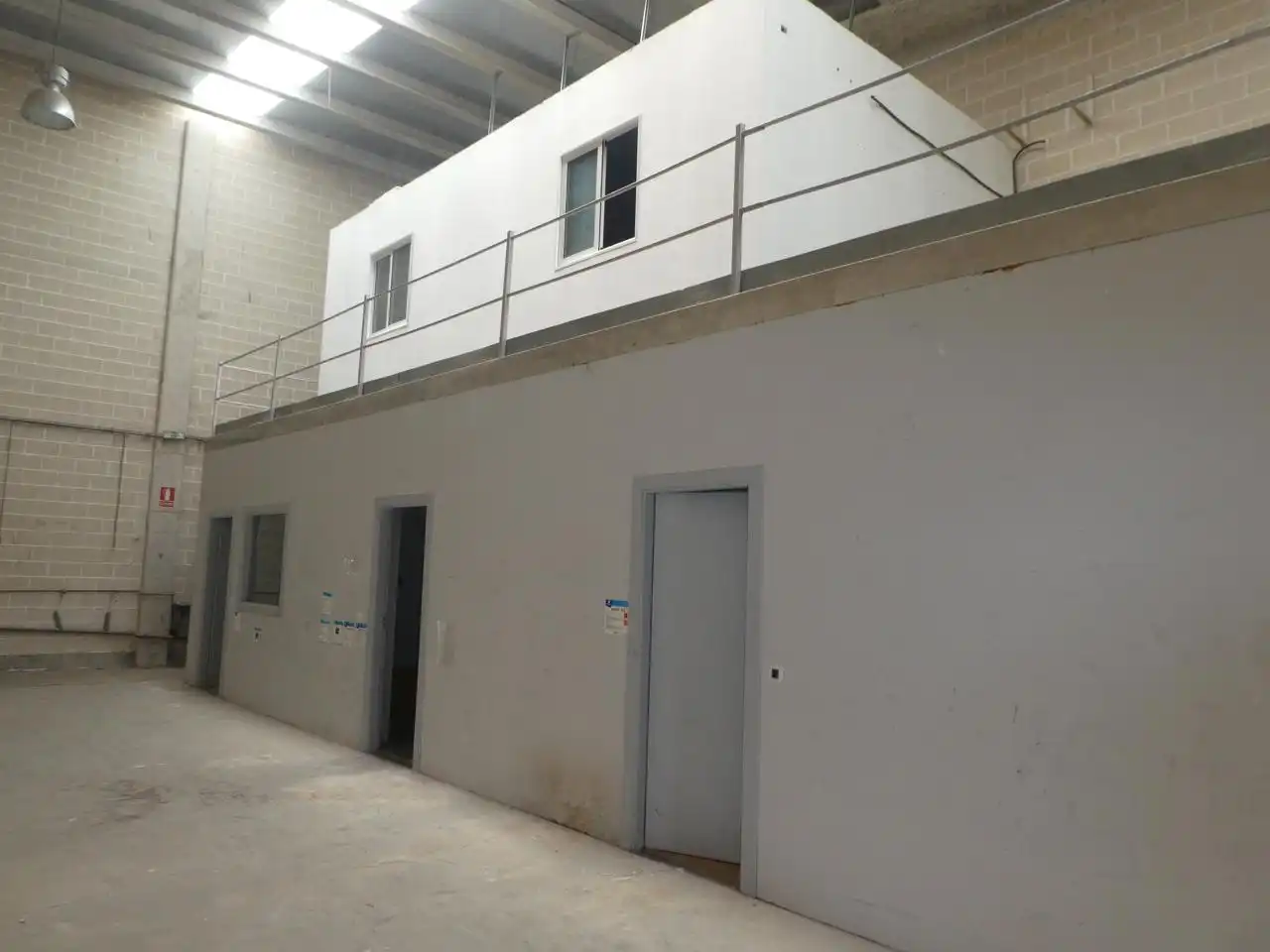 Außenansicht von Fabrikhallen zum Verkauf in Tudela