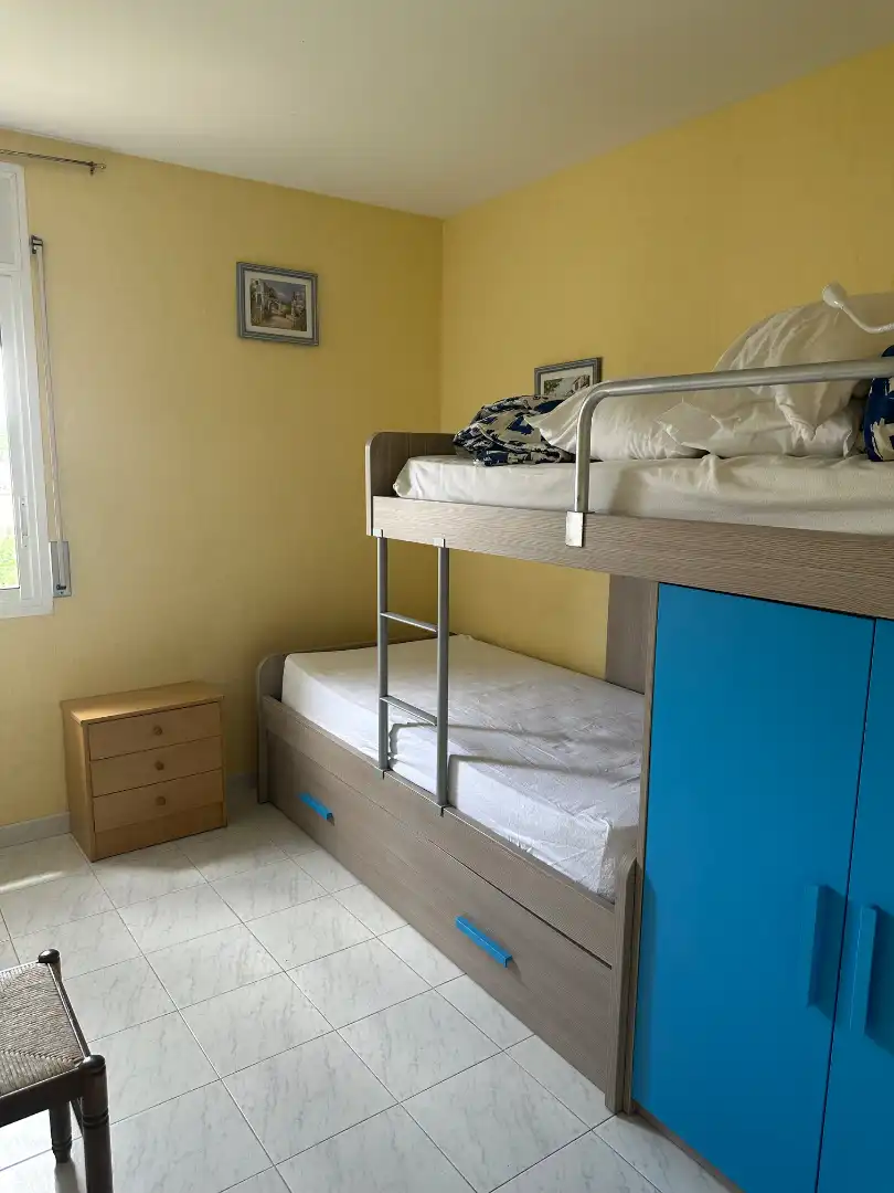 Habitación de Apartamento en venta en L'Escala con Calefacción, Terraza y Amueblado